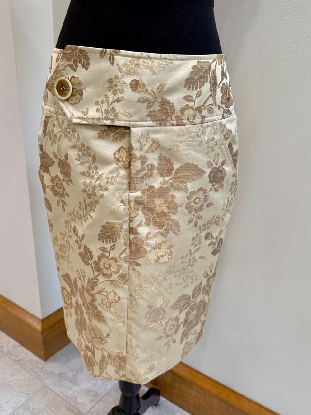 Tevrow+Chase Gold Brocade Rose Pencil Skirt size 4